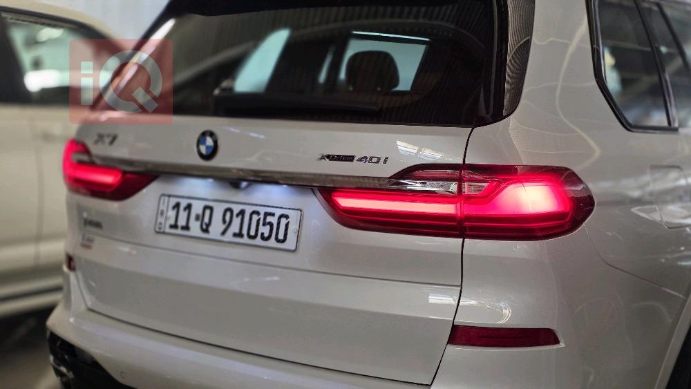 بی ئێم دەبڵیو X7